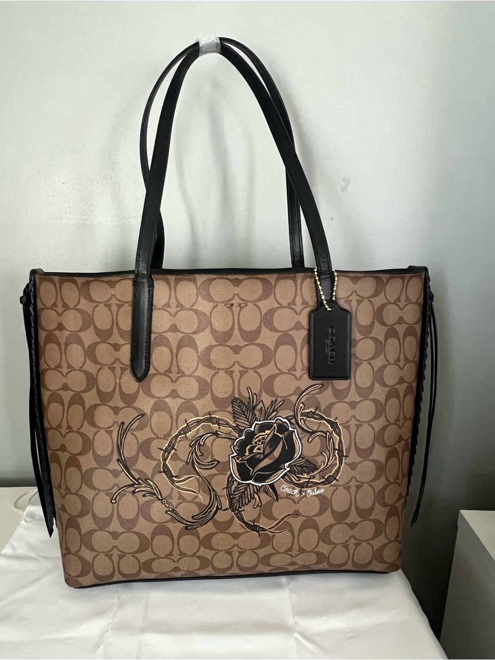 Coach Chelsea Champlain
Animation Tattoo Roses
Signature Large Tote - Picture 9 of 13